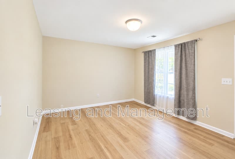 Charleston House: 305 Millcreek Drive