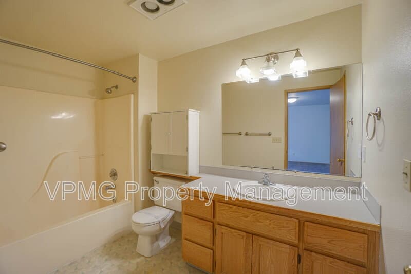 Vancouver House: 15807 NE 40th St