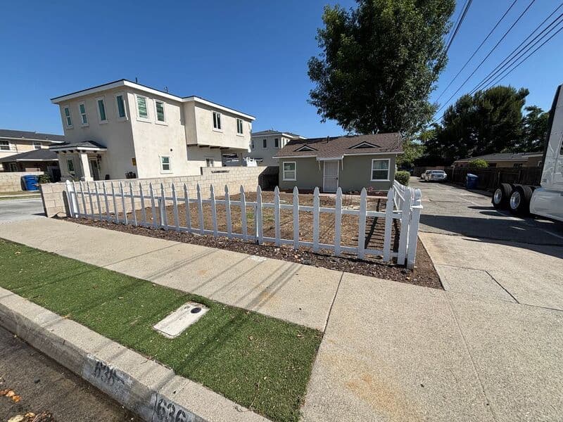 Glendora House: 634-638 E Lemon Ave
