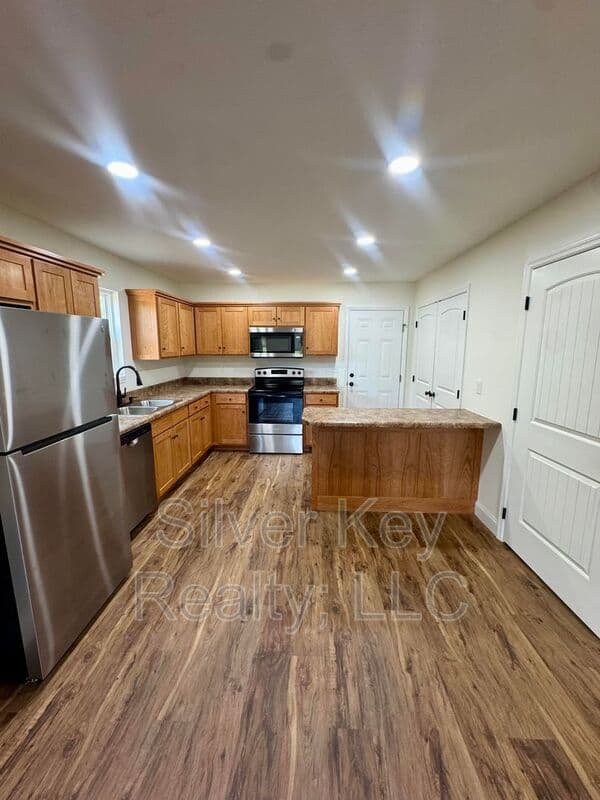 Athens Townhome: 320 Million Street
