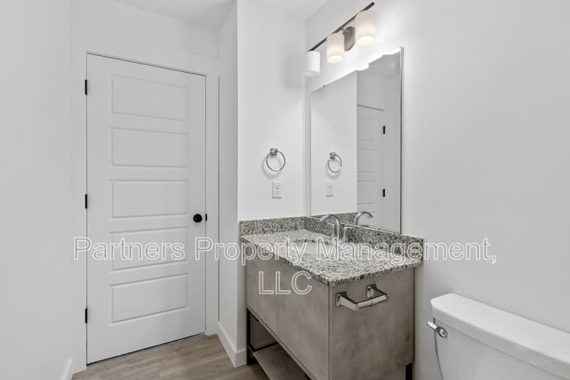 Centerton House: 881 Ventnor Avenue