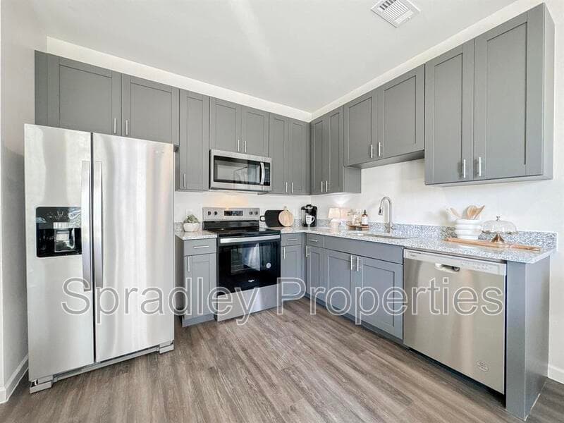 Belton Townhome: 710 Shine St. Apt 2304