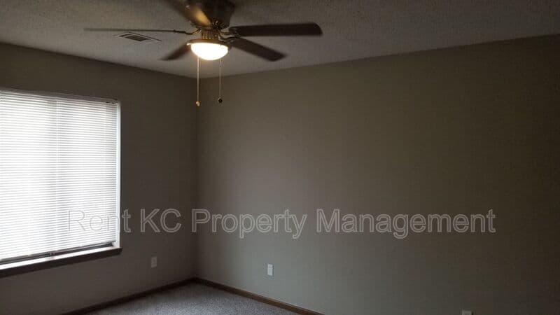 Smithville Condo: 211 W. Main Street