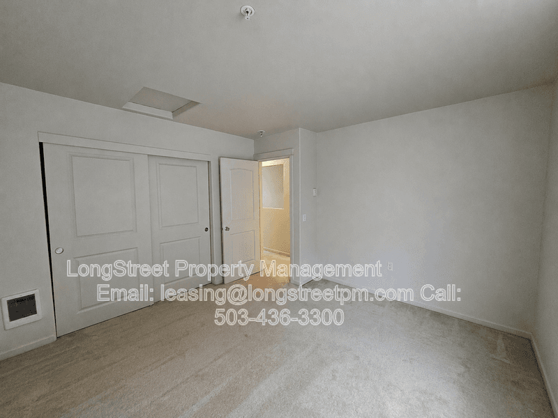 Portland House: 20 SE 172nd Ave