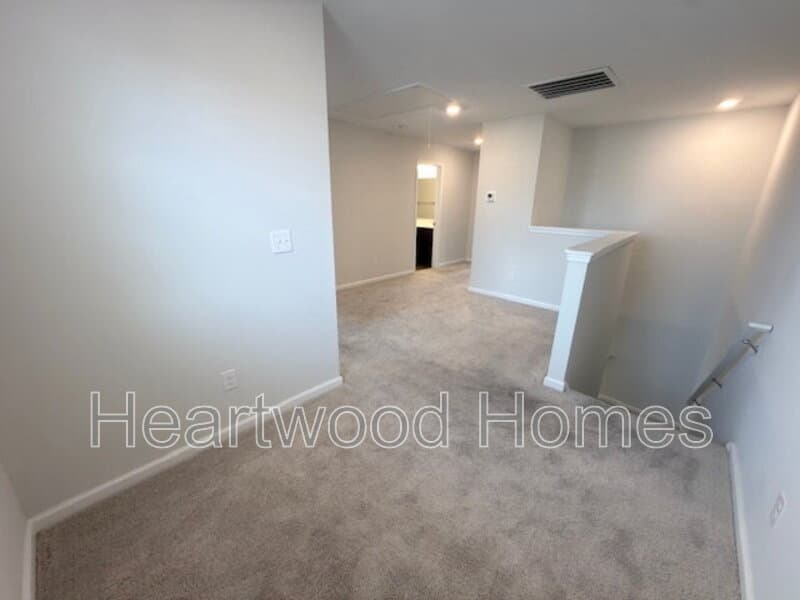 Elgin House: 406 Eclipse Lane