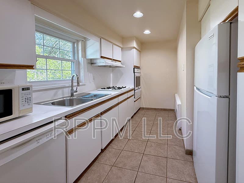 Verona Condo: 24 Wedgewood Dr #36