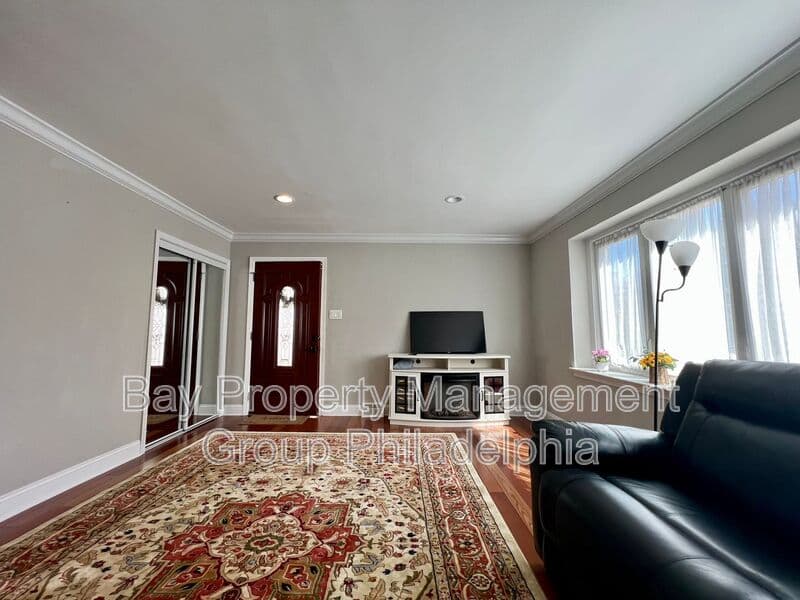 Philadelphia House: 2988 Welsh Rd