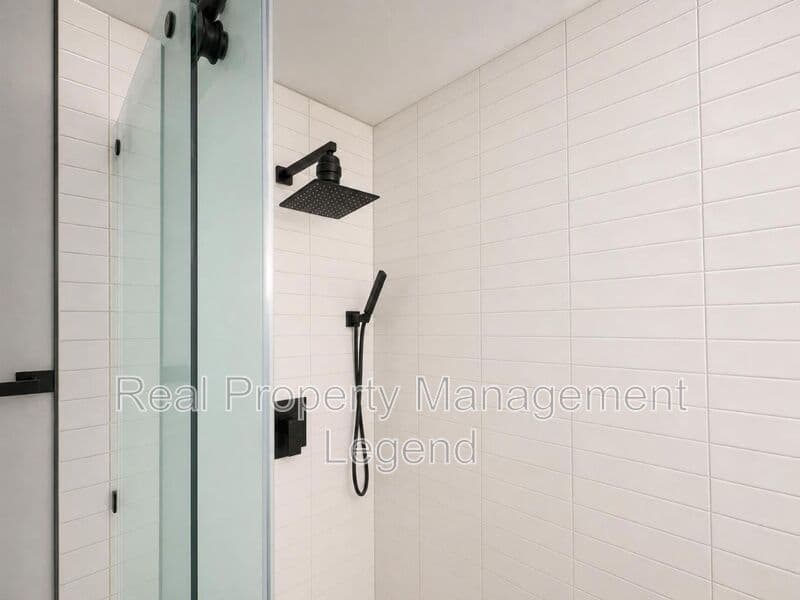 Carrollton House: 2930 Furneaux Ln