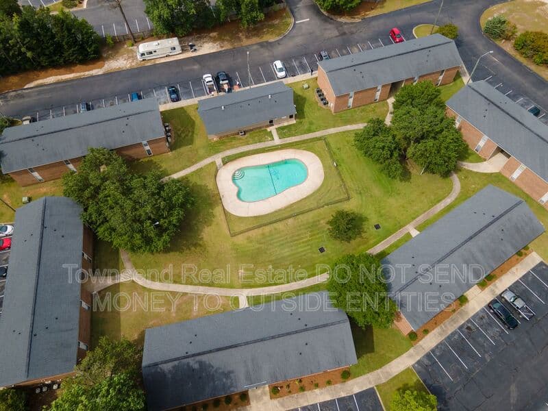 Fayetteville House: 5858-B Century Oaks Drive