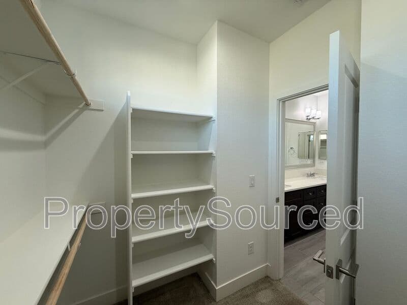 Mountain House House: 92 E Calder Dr