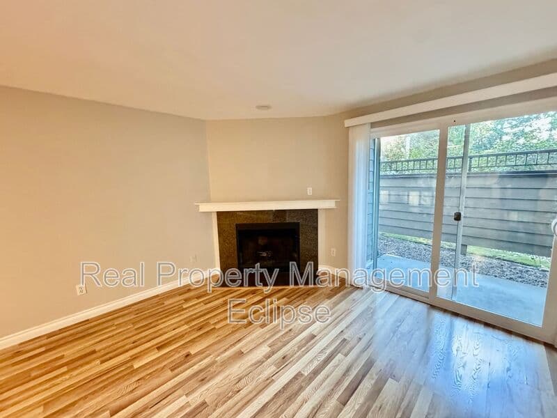 Kirkland House: 746 Kirkland Circle F102
