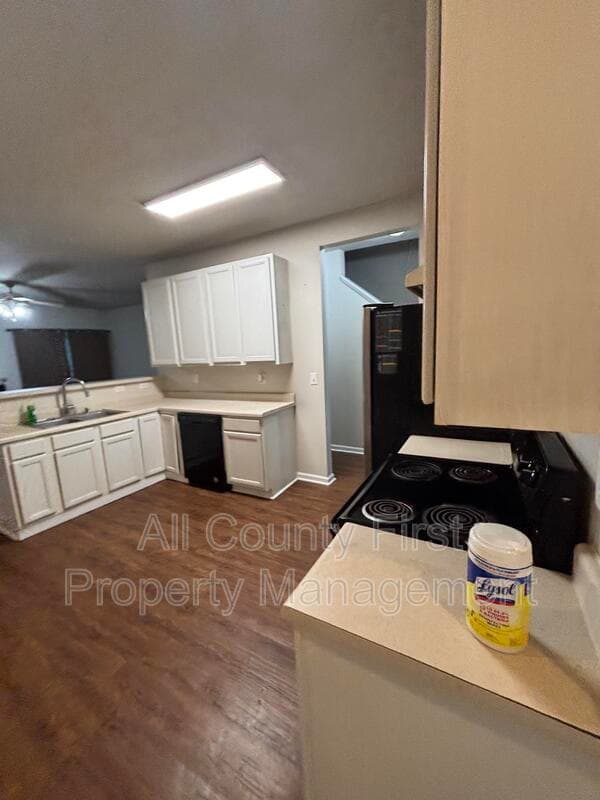 Unit 2 
College Park House: 2829 Windsor Forrest Ct