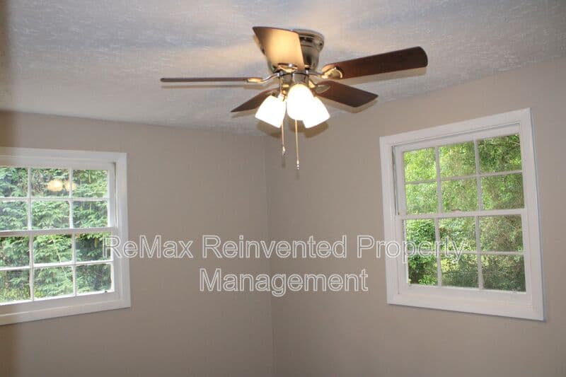 Aiken House: 3328 Vaucluse Rd.