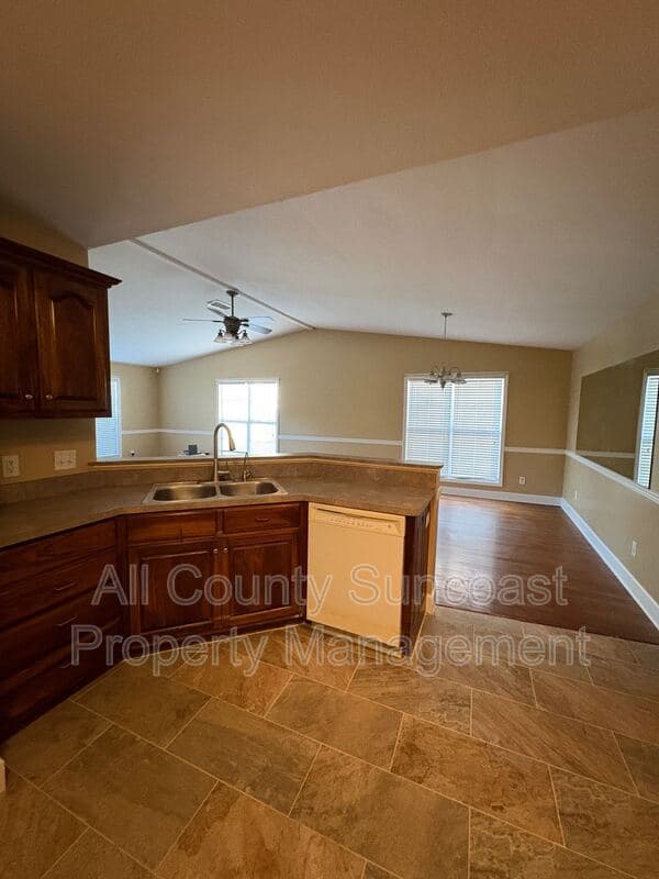 Thomasville House: 119 Pine Lake Dr