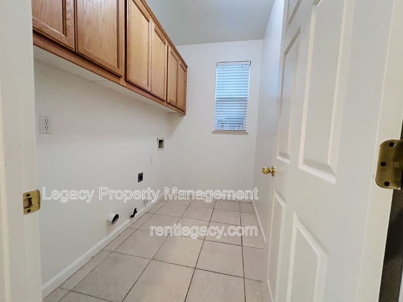 Fairfield House: 5085 Lockie Ln