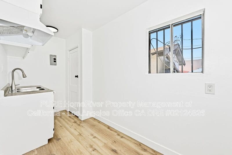 Los Angeles House: 1135 E 67Th St.