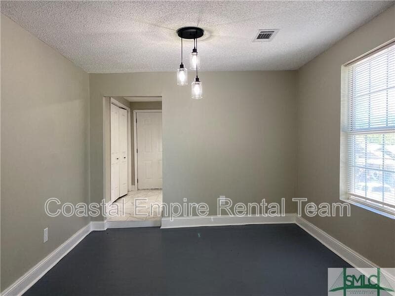 Savannah Condo: 1000 West 53rd Street - Lower Unit