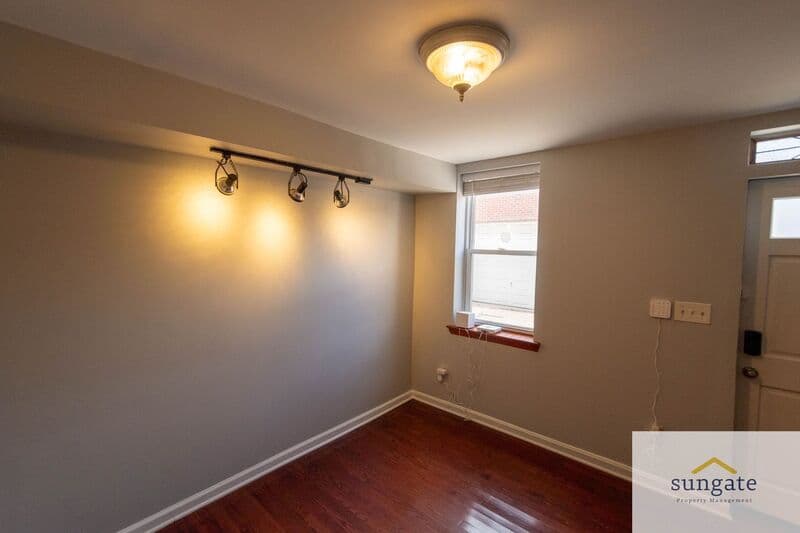 Baltimore Townhome: 427 S Durham St