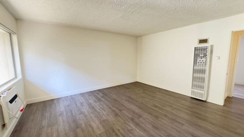 Glendora House: 325 N Glendora Ave