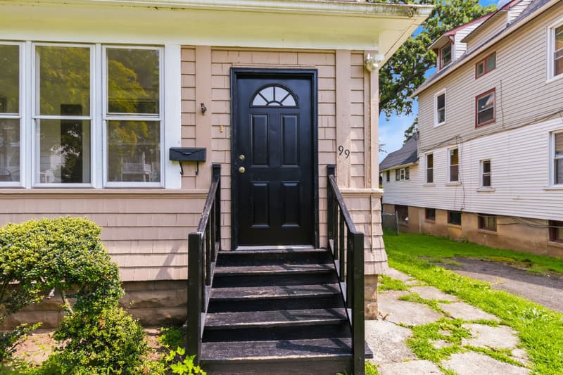 Montclair House: 99 Lincoln Street