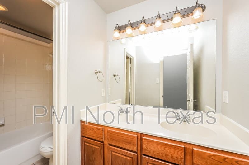 Little Elm House: 2541 Indian Hills Dr