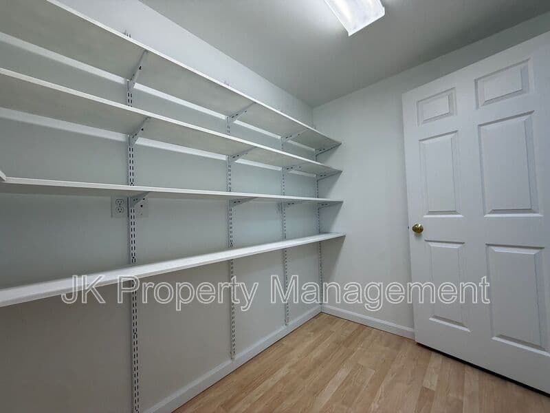 Great Falls House: 328 35th Ave NE