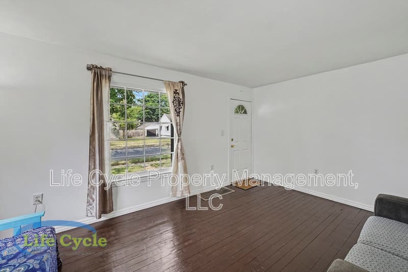 Wyoming House: 2052 Collingwood Avenue Southwest