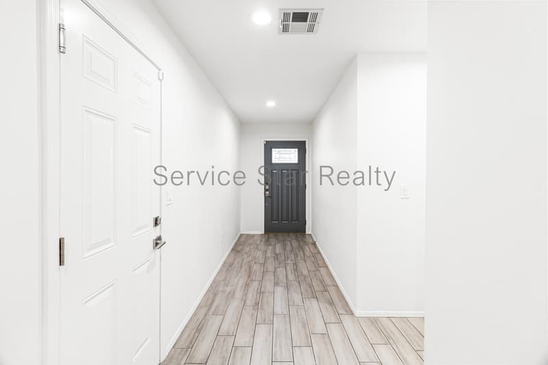 Chandler House: 1113 W Oakland St