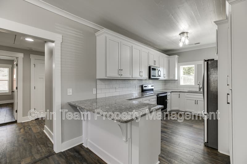 Buford House: 4615 S Lee Street
