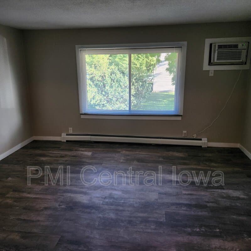 Waukee Condo: 450 Laurel St