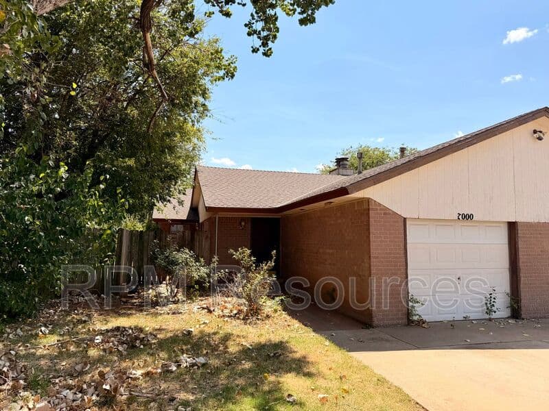 Oklahoma City Condo: 7000 Woodlake Dr