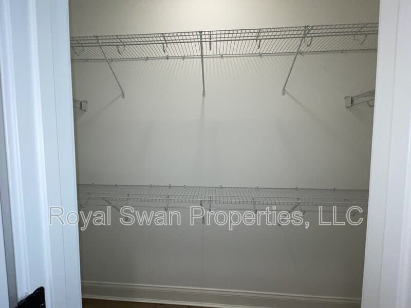 Lakeland House: 929 Clearview Avenue