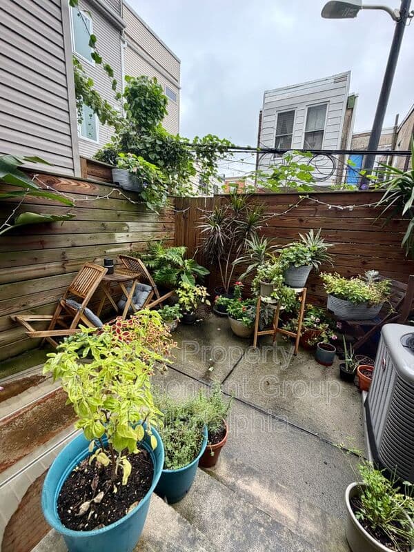 Philadelphia House: 1546 S Lambert St