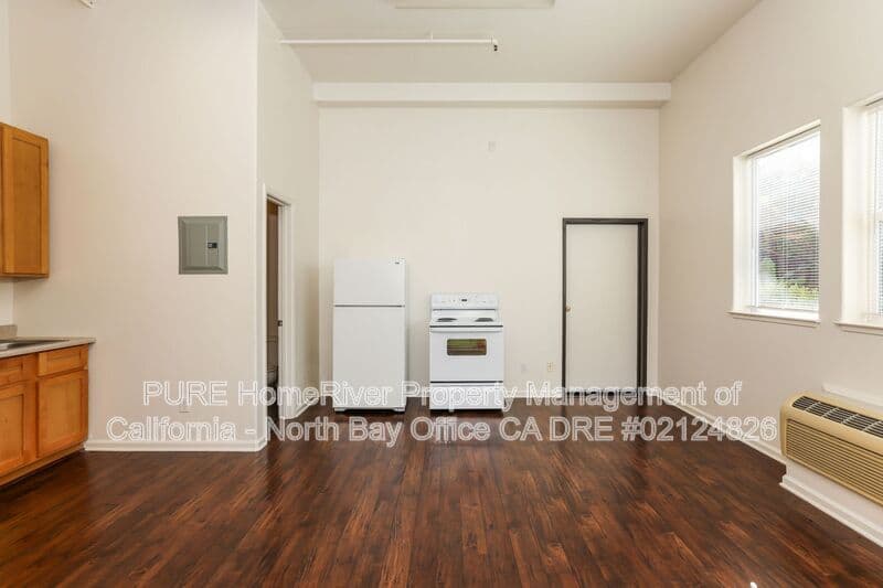 Cloverdale House: 154 Railroad Avenue