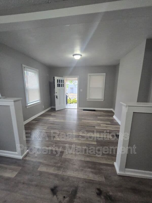 Columbus Condo: 2557 Sullivant Ave