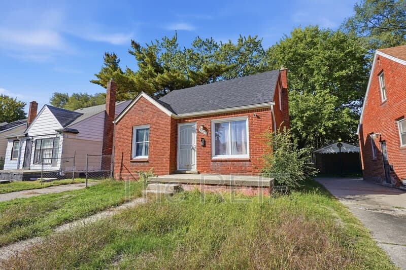 Detroit House: 19711 Shields St