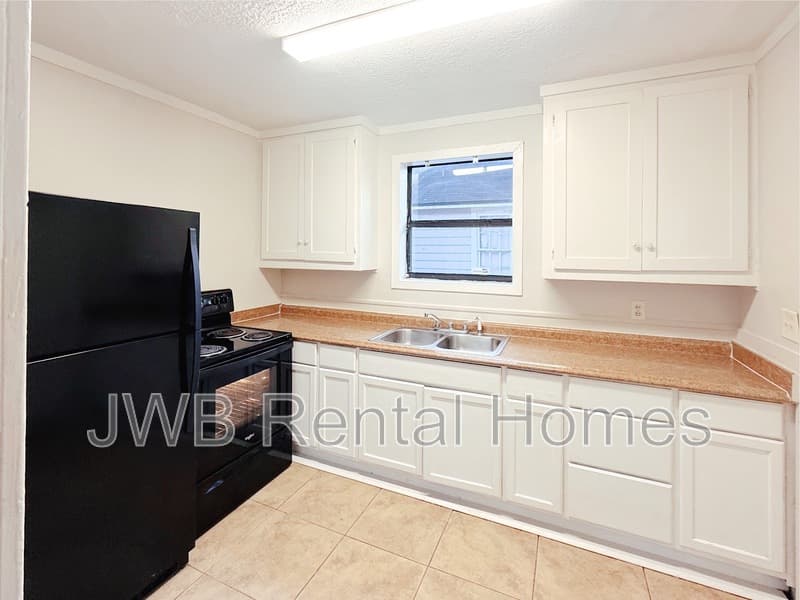 Jacksonville House: 2744 Broadway Ave