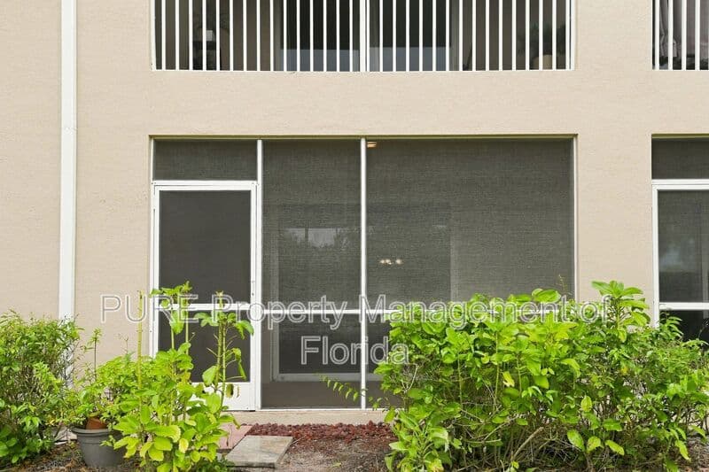 Fort Myers House: 19760 Osprey Cove Blvd