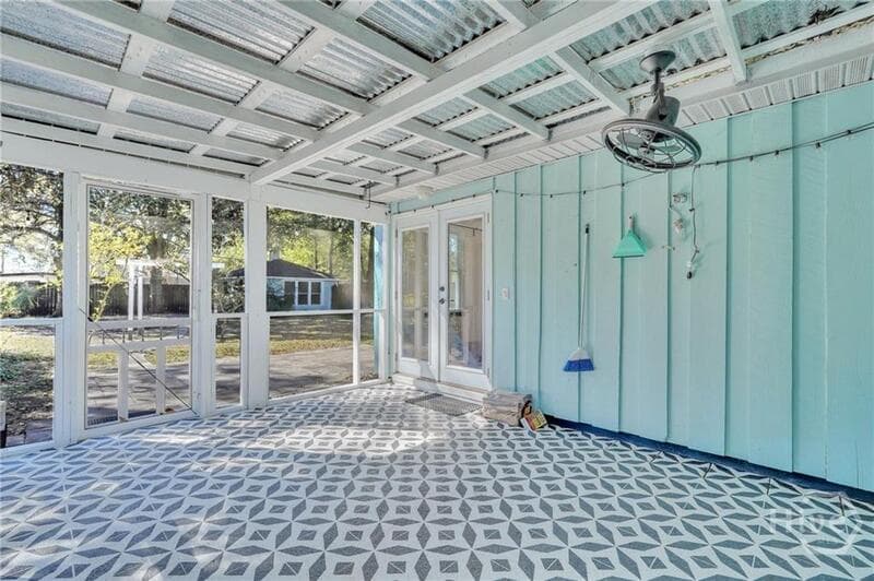 Savannah House: 2337 Shirley Drive