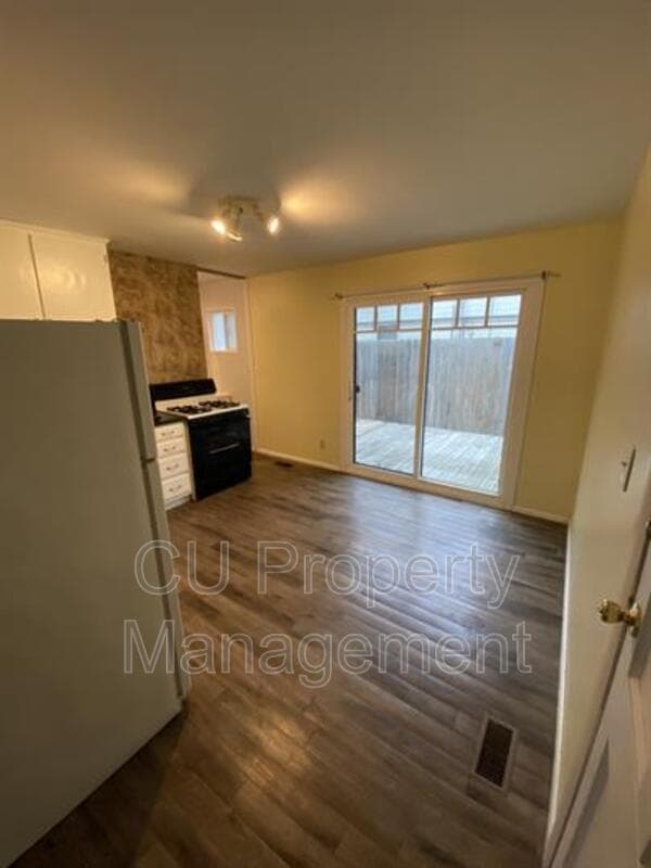 Champaign House: 910 Bellepark Drive