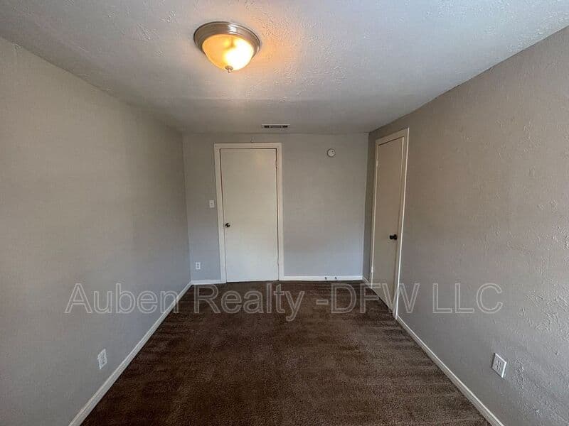 Denton Condo: 521 Ruth Street