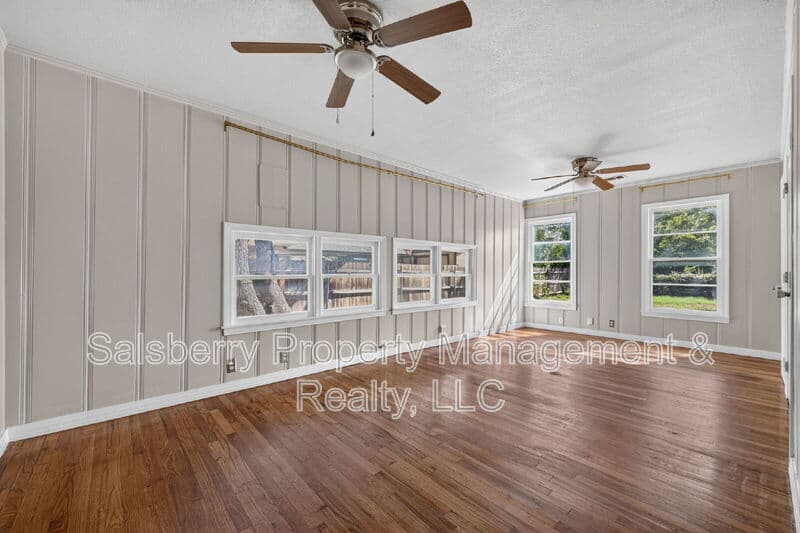 River Oaks House: 4833 Black Oak Lane