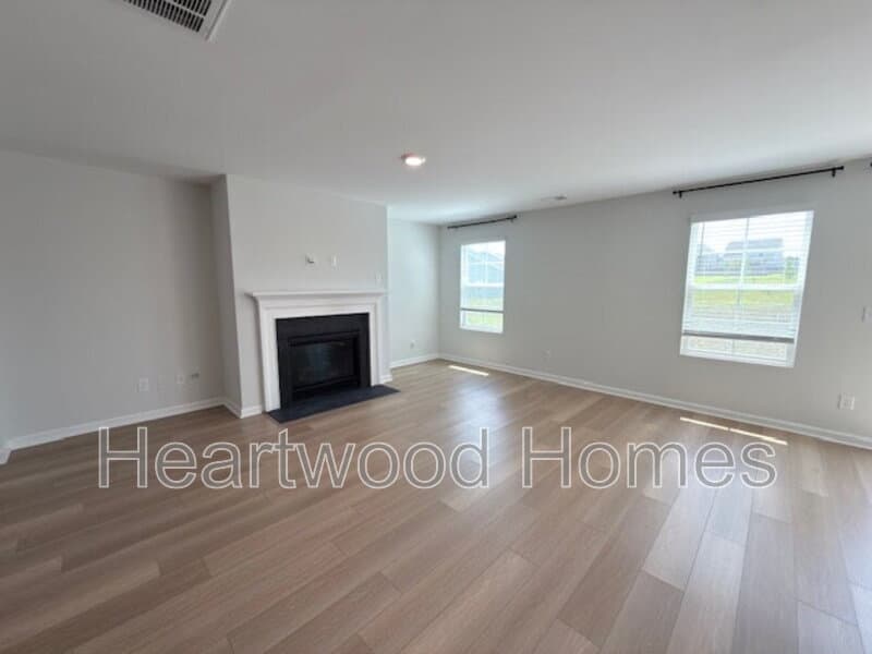 Elgin House: 406 Eclipse Lane