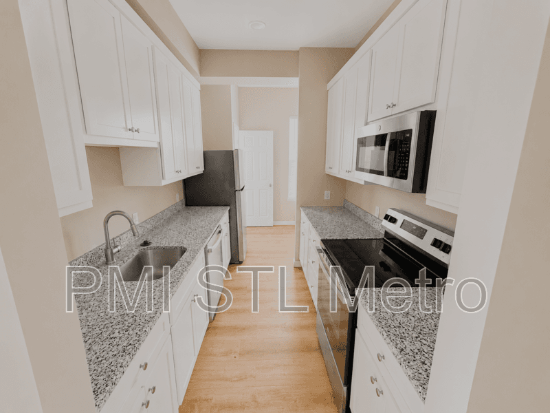 St. Louis Apartment: 3672 Russell Blvd