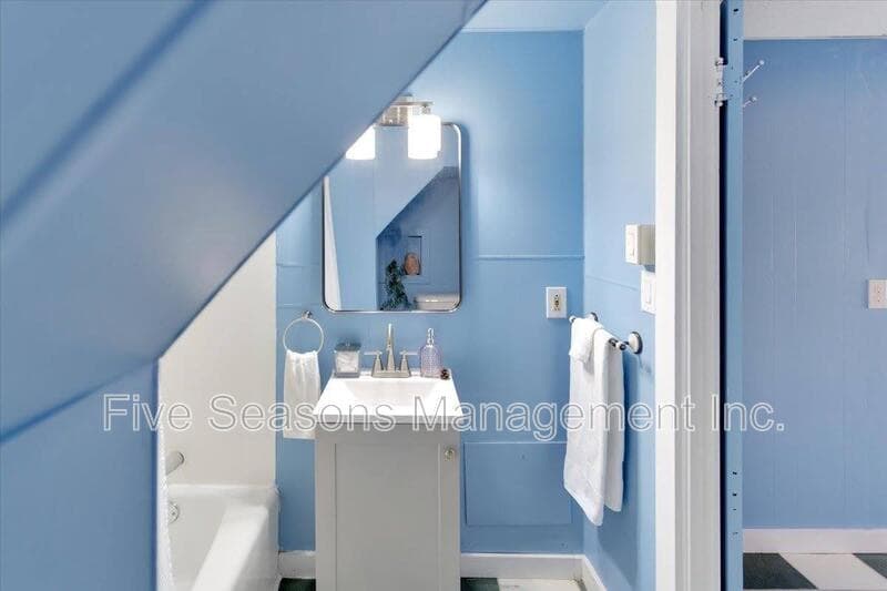 Burlington Condo: 4 Decatur Street