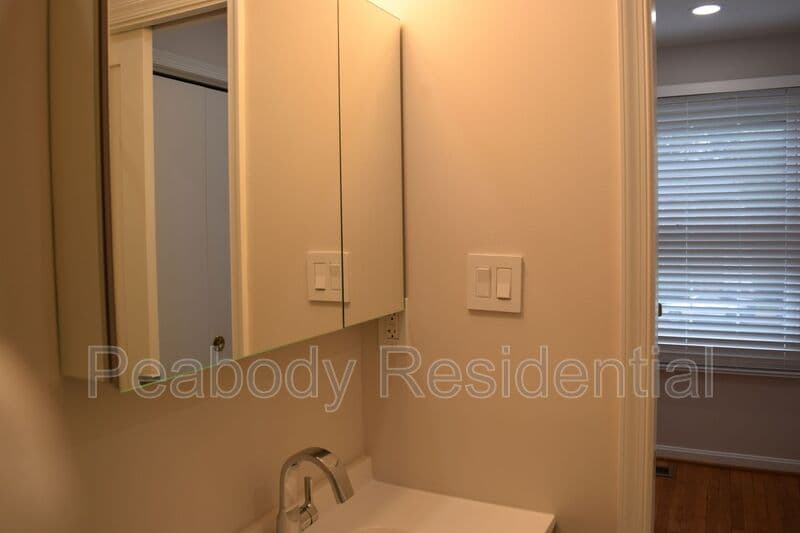 Alexandria House: 1013 N Vail St