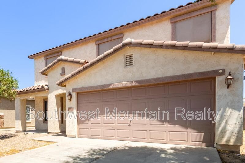 Maricopa House: 44856 W Paitilla Lane