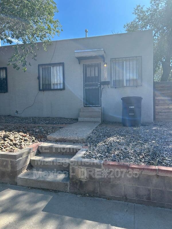 Albuquerque House: 2716 Garfield Ave SE