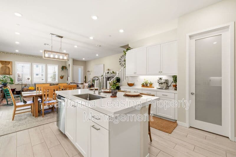 Valencia House: 27233 Red Willow Court