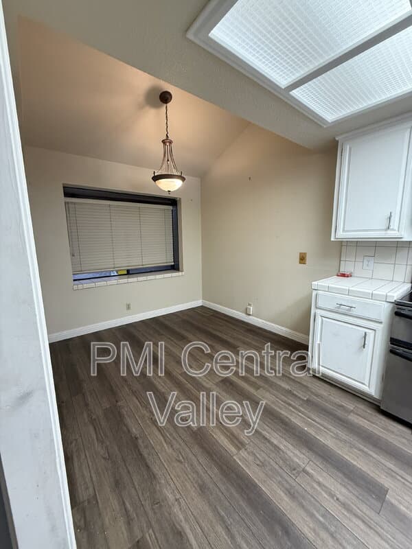 Modesto House: 1725 Edgebrook Drive